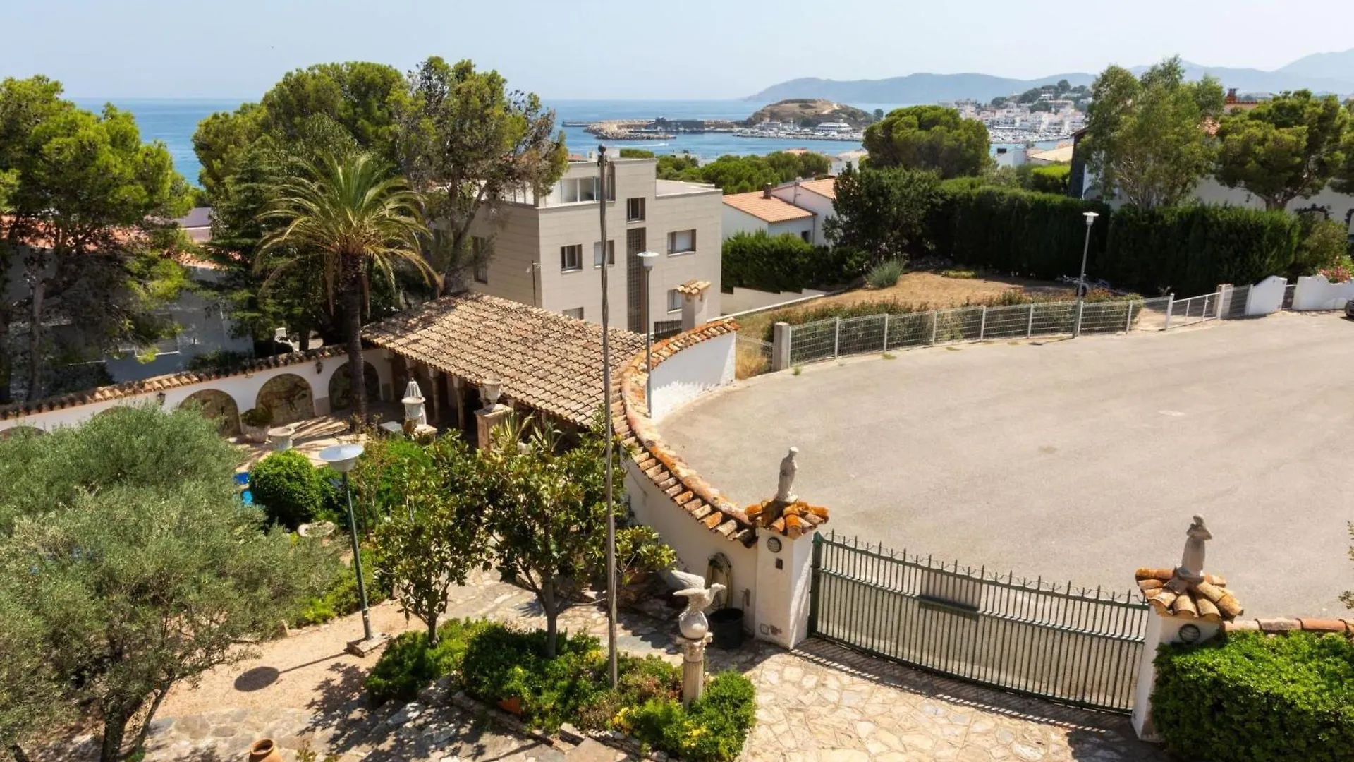 Villa Les Oliveres By Interhome Llanca